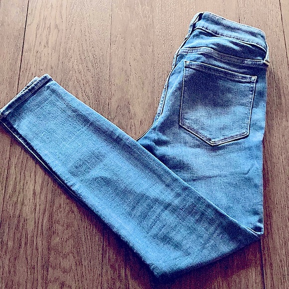 •GAP Light faded Blue jeans Universal Leggings - Picture 2 of 6